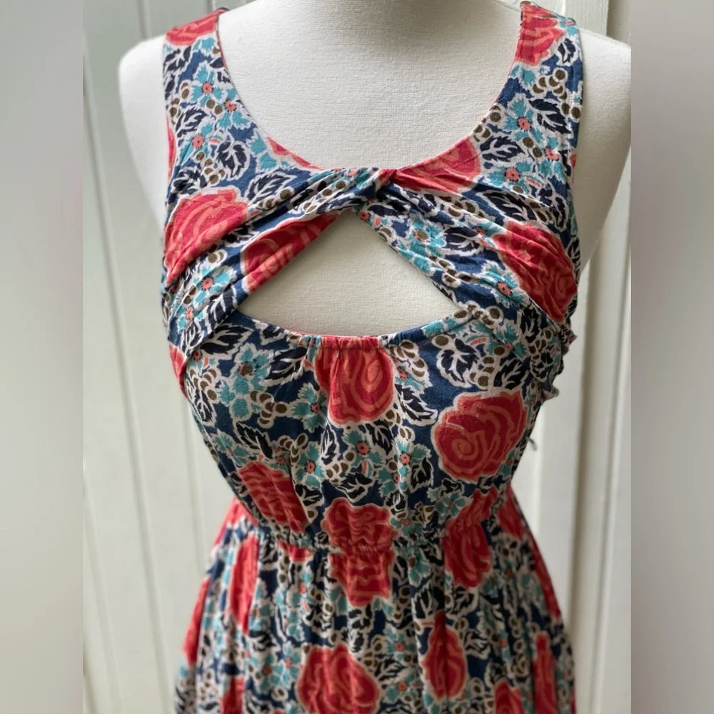 Floral Keyhole Style knot Halter Dress from Anthropologie - Picture 2 of 5